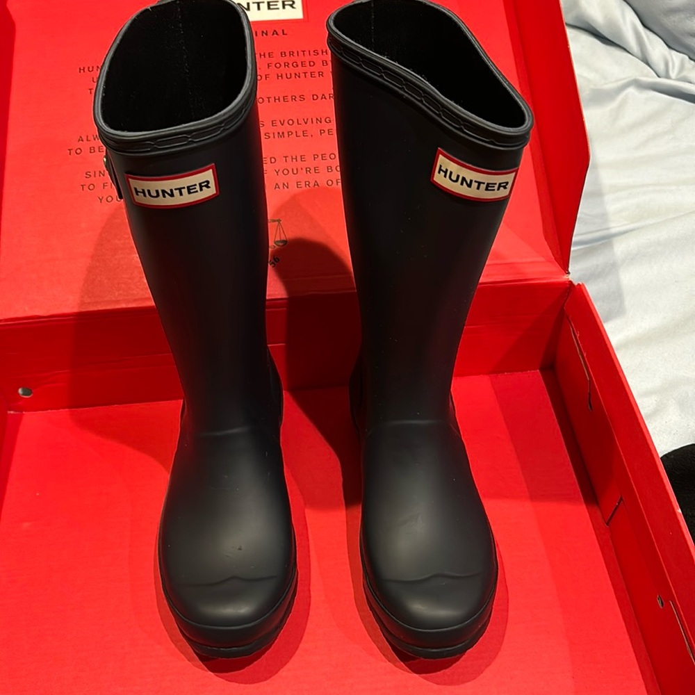 Hunter Original Kids Tall Rain Boots, size 3B/4G AND Bootsocks size L
